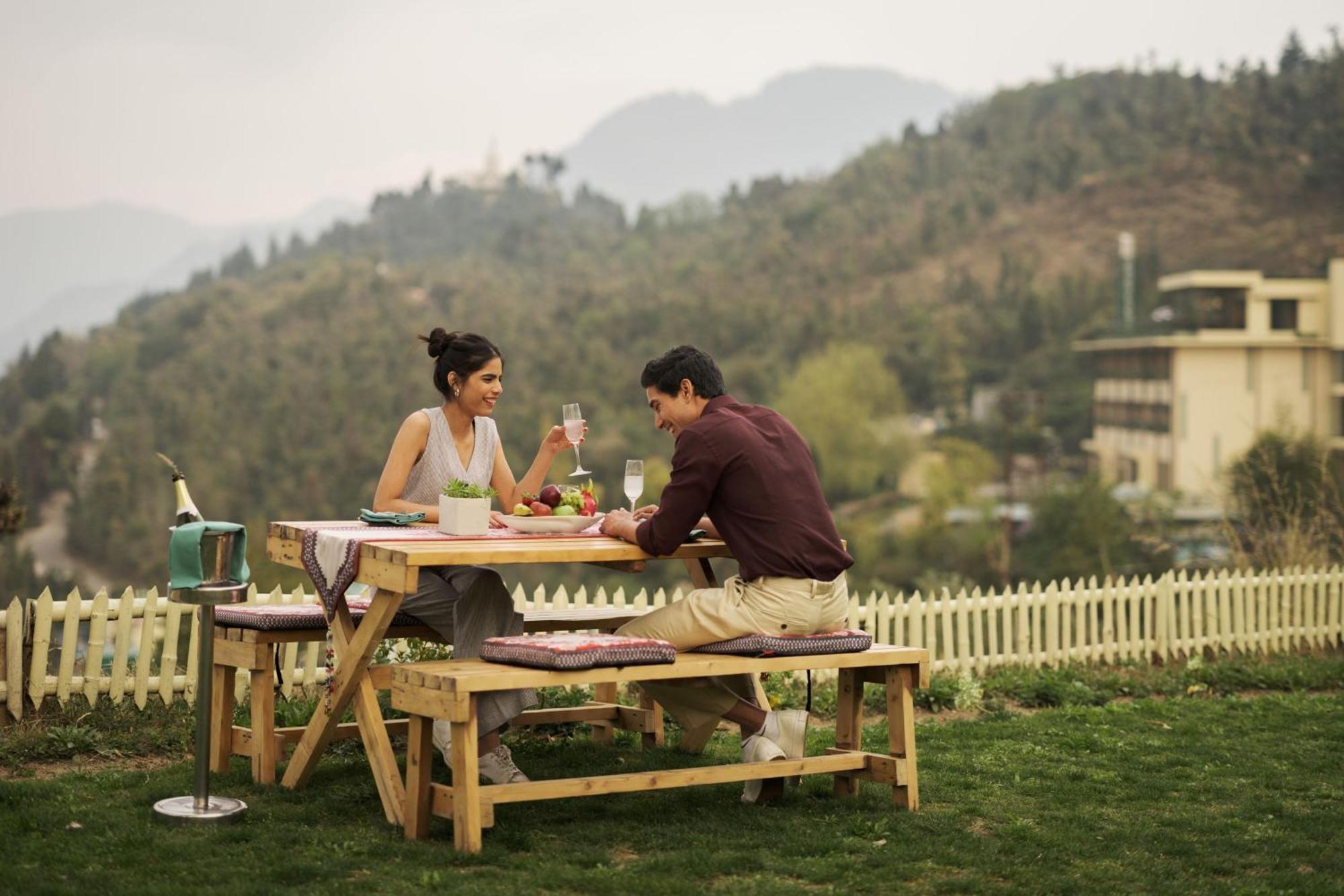 Jw Marriott Mussoorie Walnut Grove Resort & Spa Exterior photo